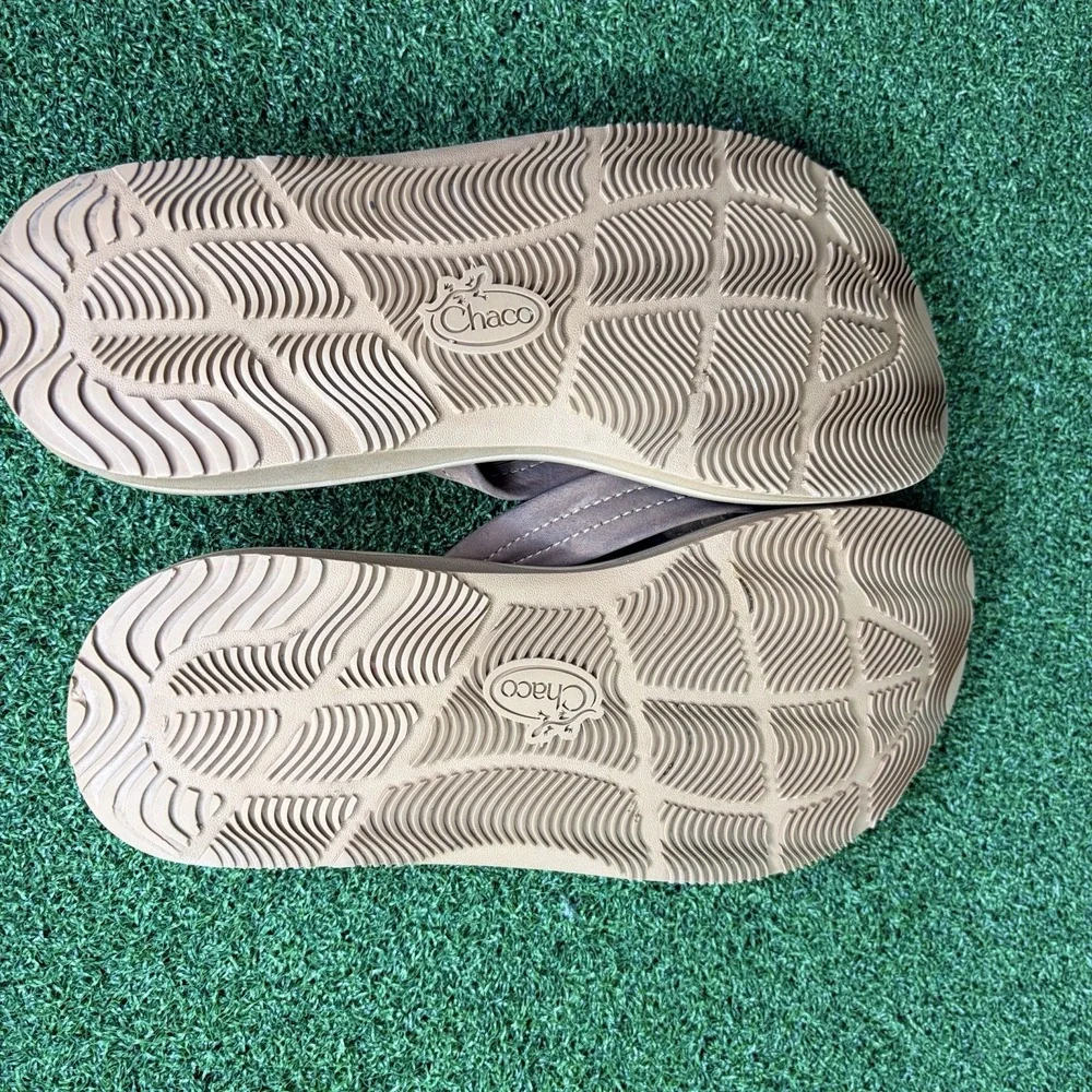 Chaco Women's W7 Tan‎ Leather Flip Flop Sandals Vibram Sole Comfort
